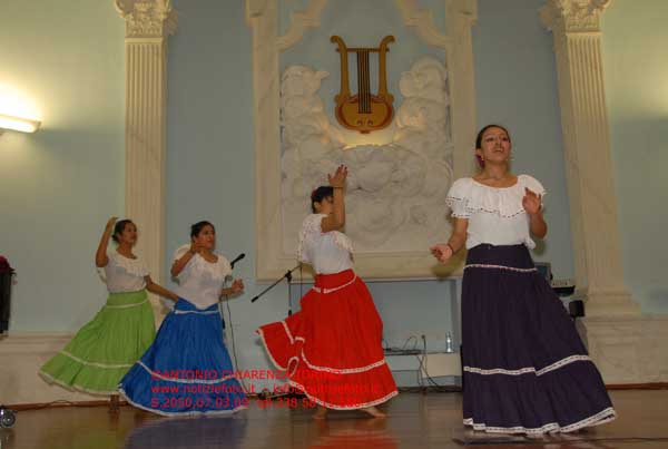 S2050_140_Gruppo_peruviano_Inti_Ilaqta