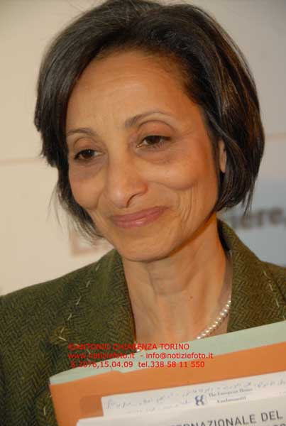 S2076_090_Sherine_Maher
