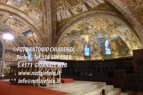 S4573_P1260426_Basilica_Papale_San_Francesco